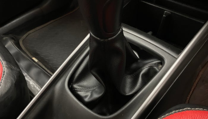 2021 Toyota Glanza G MT PETROL, Petrol, Manual, 22,601 km, Gear lever - Boot cover slightly torn