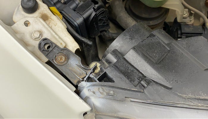 2019 Maruti Vitara Brezza VDI AMT, Diesel, Automatic, 65,899 km, Right headlight - Clamp has minor damage