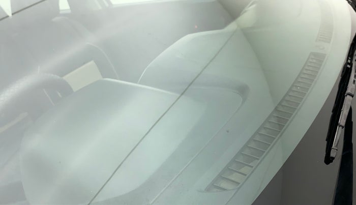 2019 Maruti Vitara Brezza VDI AMT, Diesel, Automatic, 65,899 km, Front windshield - Minor spot on windshield