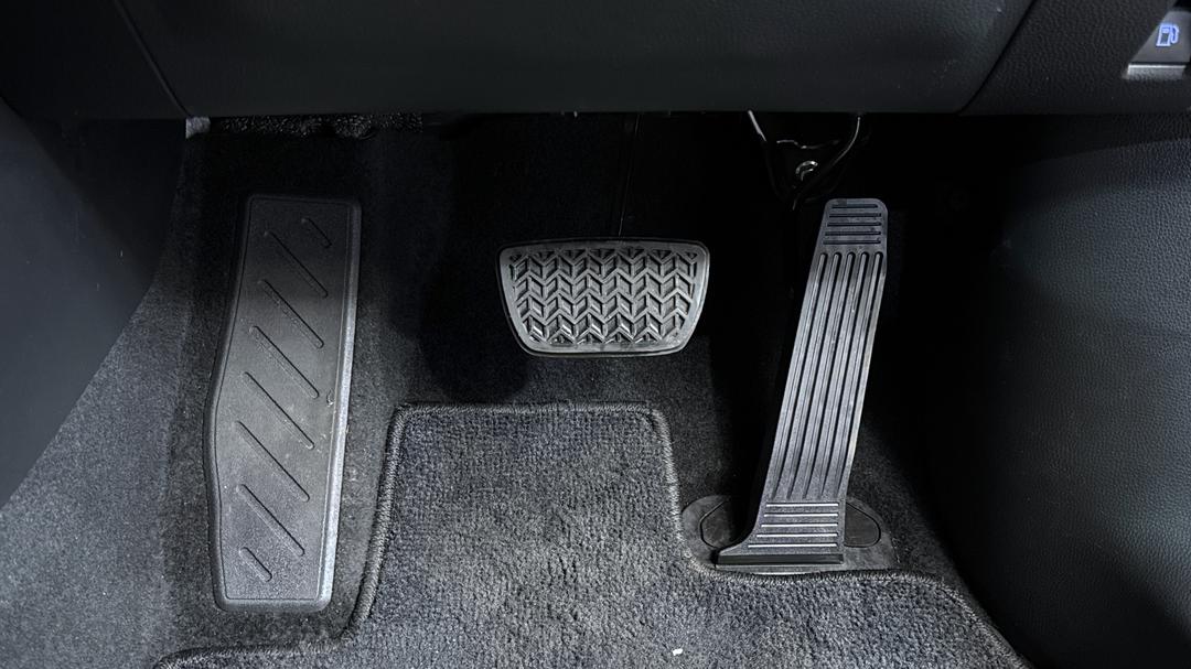 2022 Toyota Kluger Gxl Hybrid AWD, Automatic, 55788 km, Pedals and Footmat