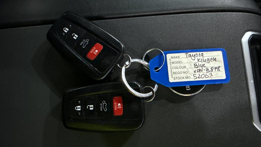 2022 Toyota Kluger Gxl Hybrid AWD, Automatic, 55788 km, Key Close-up