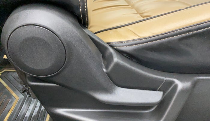2021 Maruti New Wagon-R LXI CNG 1.0, CNG, Manual, 51,121 km, Driver Side Adjustment Panel