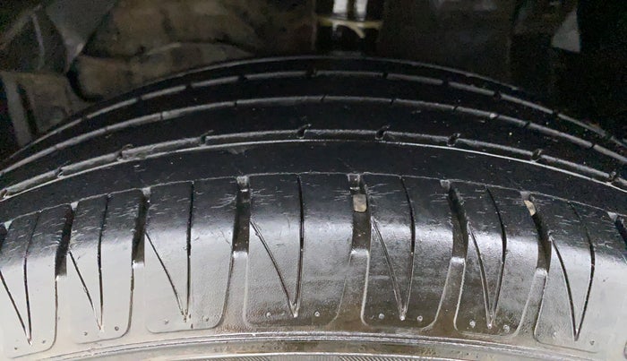 2017 Maruti Vitara Brezza ZDI, Diesel, Manual, 28,851 km, Left Front Tyre Tread