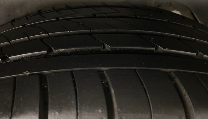 2016 Hyundai Creta 1.6 SX (O) CRDI, Diesel, Manual, 64,991 km, Right Rear Tyre Tread