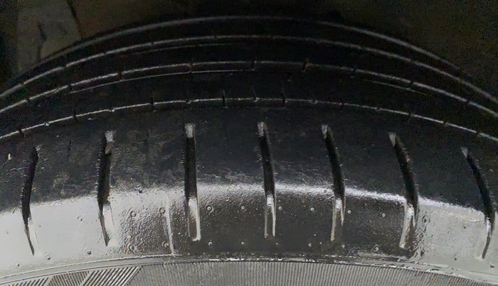 2018 Maruti Ciaz ALPHA 1.5 MT VTVT SHVS, Petrol, Manual, 81,066 km, Right Front Tyre Tread