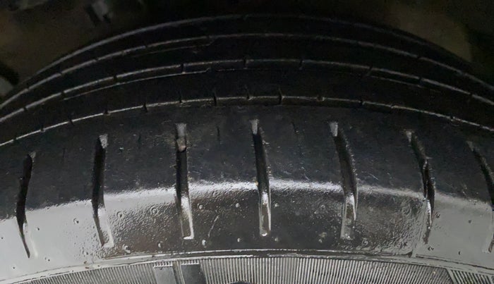 2018 Maruti Ciaz ALPHA 1.5 MT VTVT SHVS, Petrol, Manual, 81,066 km, Left Front Tyre Tread