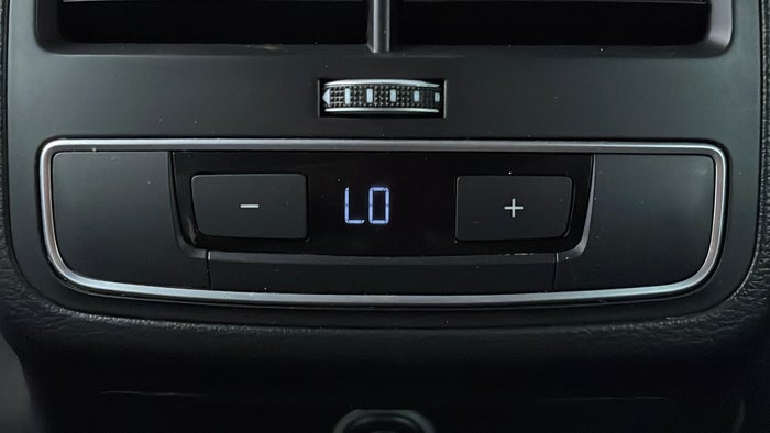 AUDI A5-Rear AC Temperature Control
