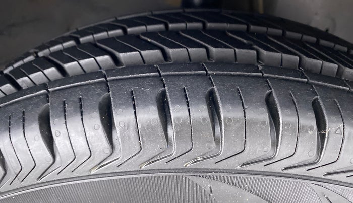 2016 Hyundai Eon ERA PLUS, Petrol, Manual, 52,046 km, Right Front Tyre Tread