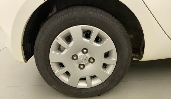 2013 Hyundai i20 MAGNA (O) 1.2, CNG, Manual, 59,000 km, Right Rear Wheel