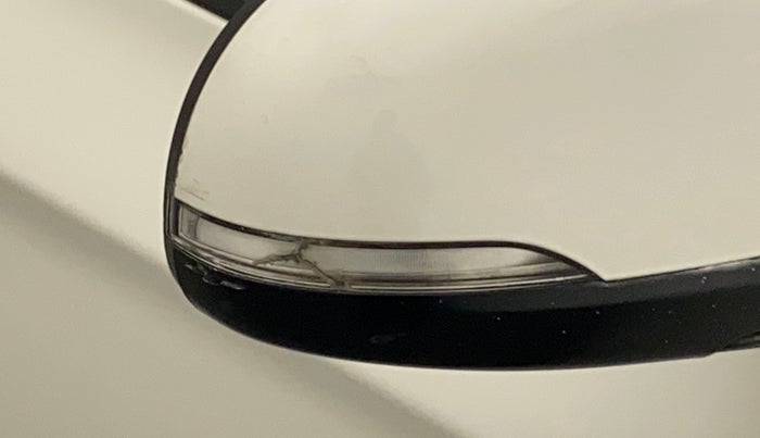 2013 Hyundai i20 MAGNA (O) 1.2, CNG, Manual, 59,000 km, Right rear-view mirror - Indicator light has minor damage