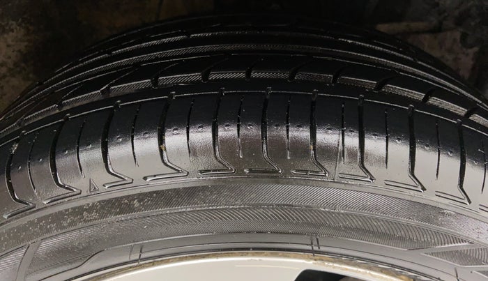 2015 Honda Jazz 1.2 V MT, Petrol, Manual, 93,081 km, Right Front Tyre Tread