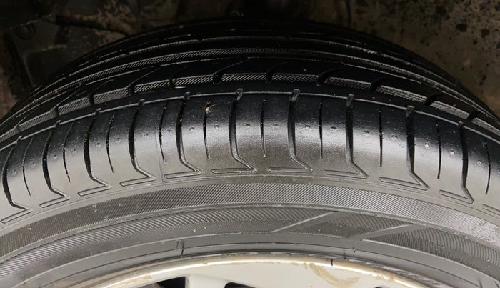 2015 Honda Jazz 1.2 V MT, Petrol, Manual, 93,081 km, Left Front Tyre Tread