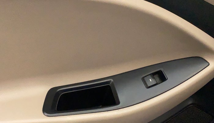 2015 Hyundai Elite i20 ASTA 1.2, Petrol, Manual, 76,975 km, Left rear window switch / handle - Switch/handle not functional