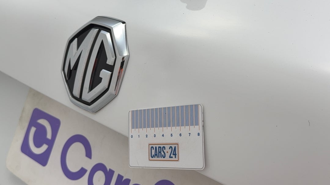 Boot / Tailgate Tailgate Dent