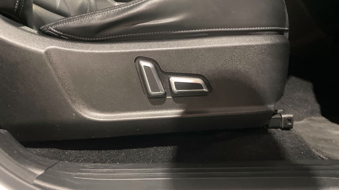2022 GWM Ute Cannon-l (4x4), Automatic, 89608 km, Drivers Side Adjustment Panel