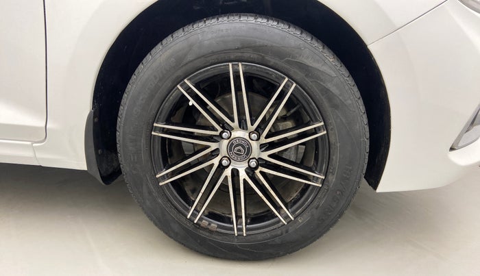 2019 Hyundai Verna 1.4 EX PETROL, Petrol, Manual, 26,055 km, Right Front Wheel