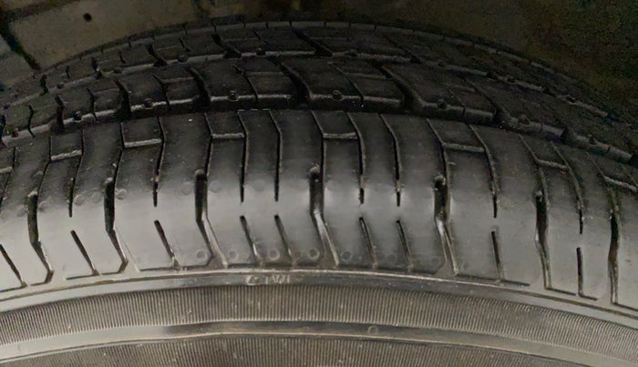 2017 Maruti Swift VXI, Petrol, Manual, 9,912 km, Left Front Tyre Tread