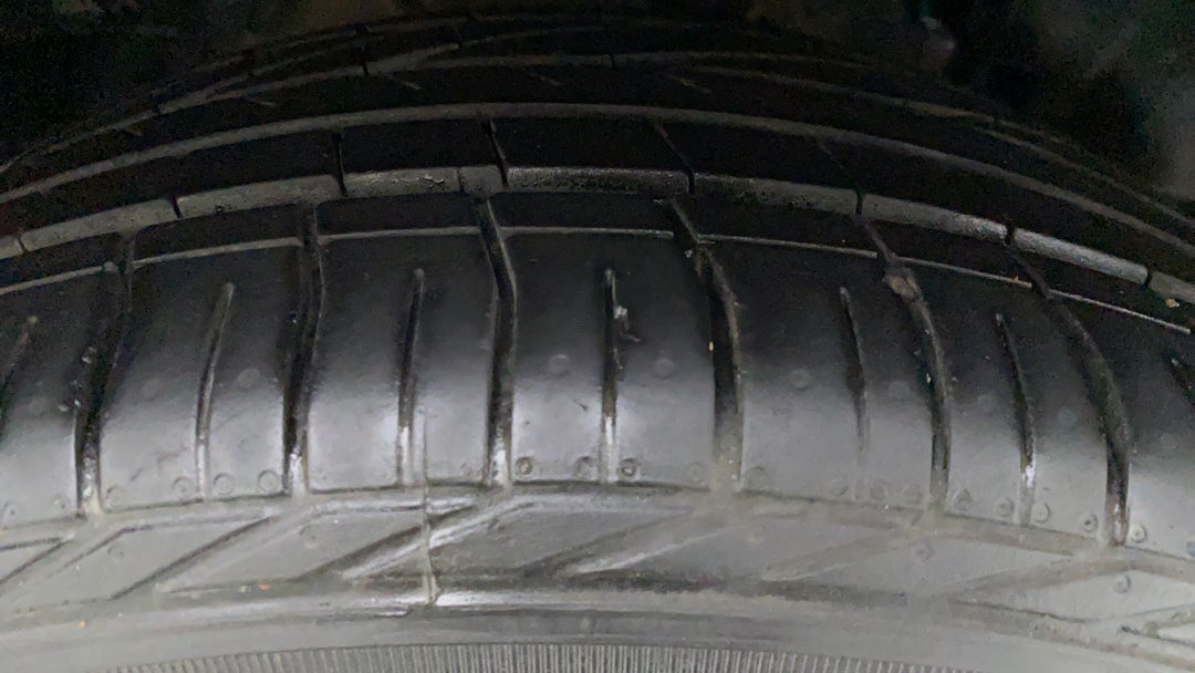 Right Front Tyre Tread