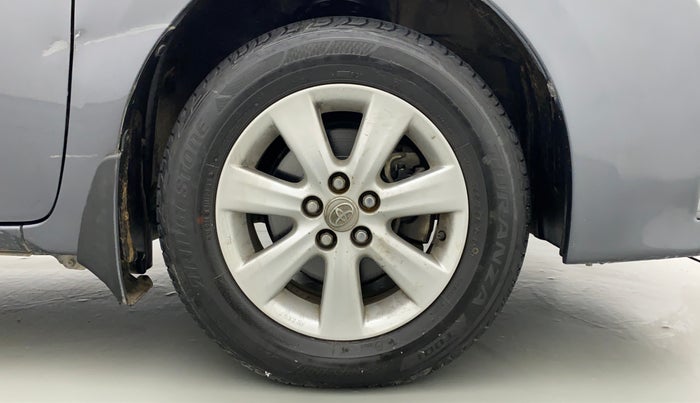 2015 Toyota Corolla Altis G, Petrol, Manual, 31,229 km, Right Front Wheel