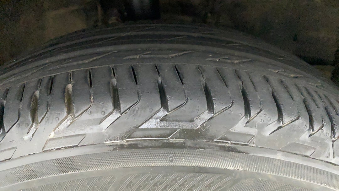 Right Front Tyre Tread