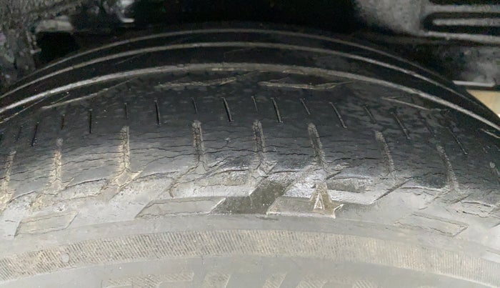 2015 Toyota Corolla Altis G, Petrol, Manual, 31,229 km, Left Rear Tyre Tread