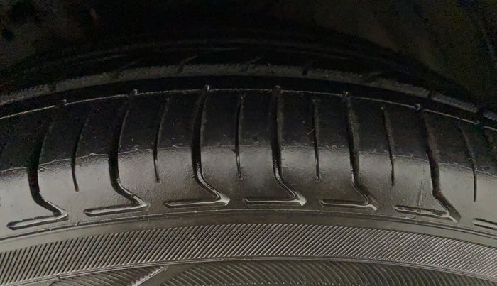 2018 Maruti Ciaz ALPHA DIESEL 1.3, Diesel, Manual, 93,873 km, Left Front Tyre Tread