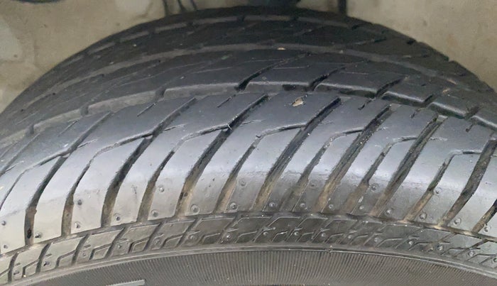 2020 Maruti Alto VXI, Petrol, Manual, 7,257 km, Left Front Tyre Tread