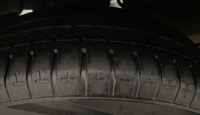 2013 Hyundai Eon MAGNA +, Petrol, Manual, 96,369 km, Right Front Tyre Tread