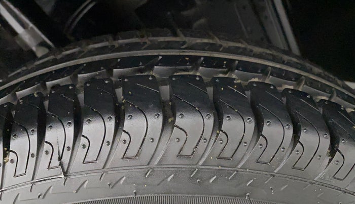 2018 Datsun Go Plus T, Petrol, Manual, 17,955 km, Right Front Tyre Tread