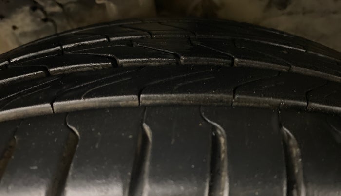 2016 Hyundai Verna FLUIDIC 1.6 CRDI S, Diesel, Manual, 50,015 km, Left Front Tyre Tread