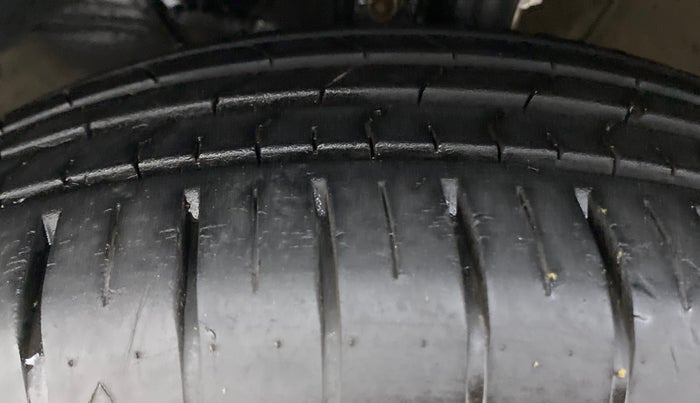 2019 Toyota Glanza G MT PETROL, Petrol, Manual, 11,798 km, Left Front Tyre Tread
