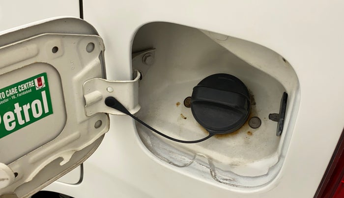 2015 Maruti Wagon R 1.0 VXI, CNG, Manual, 74,607 km, Left quarter panel - Fuel lid lock has slight discoloration