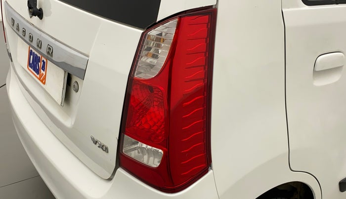 2015 Maruti Wagon R 1.0 VXI, CNG, Manual, 74,607 km, Right tail light - Reverse gear light not functional