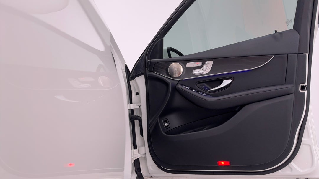 2021 Mercedes-benz GLC 300 E 4matic Phev, Automatic, 54754 km, Speaker View