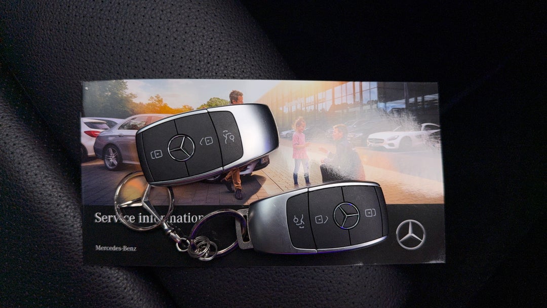 2021 Mercedes-benz GLC 300 E 4matic Phev, Automatic, 54754 km, Key Close-up