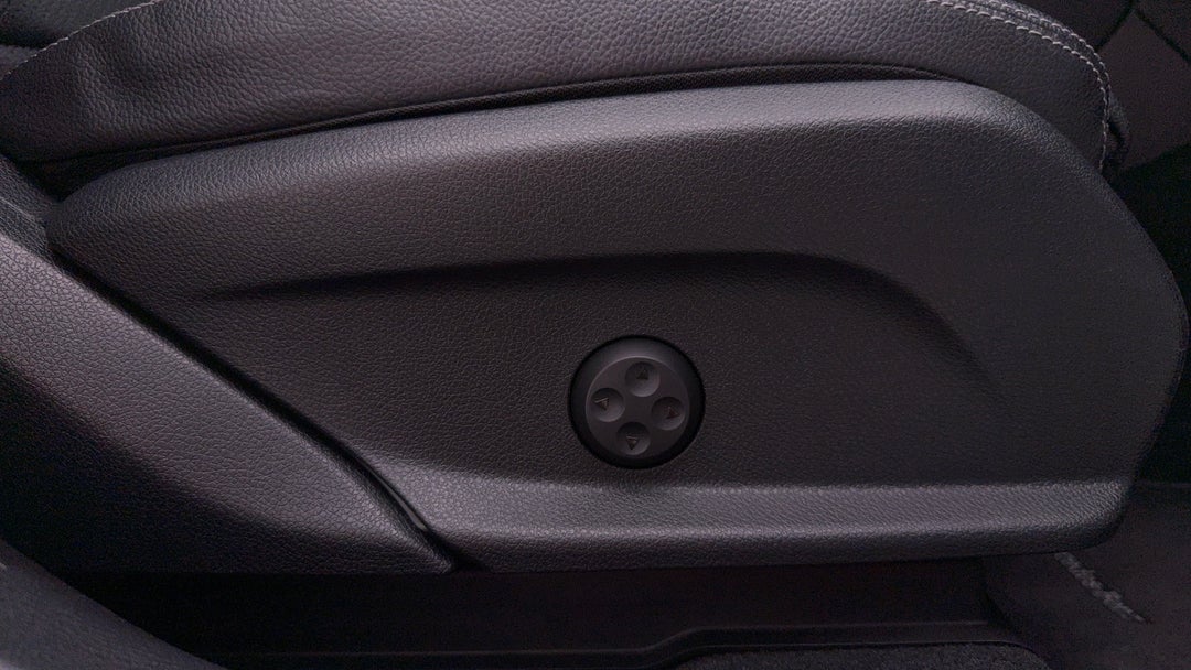 2021 Mercedes-benz GLC 300 E 4matic Phev, Automatic, 54754 km, Drivers Side Adjustment Panel