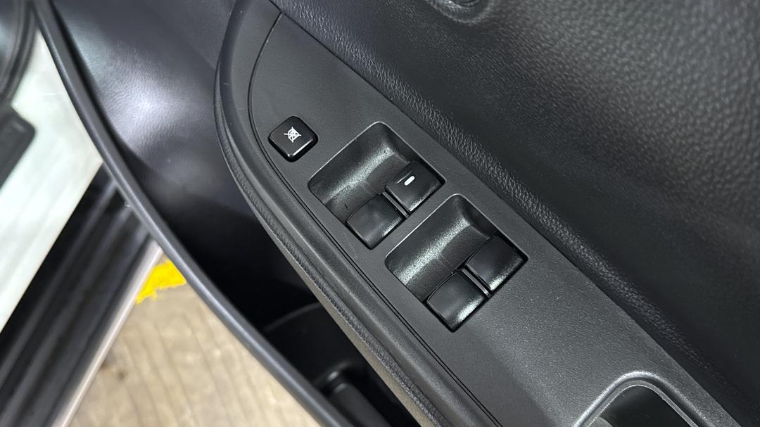 2022 Mitsubishi Triton Glx+ (4x4), Automatic, 60570 km, Drivers Side Door Panel Controls