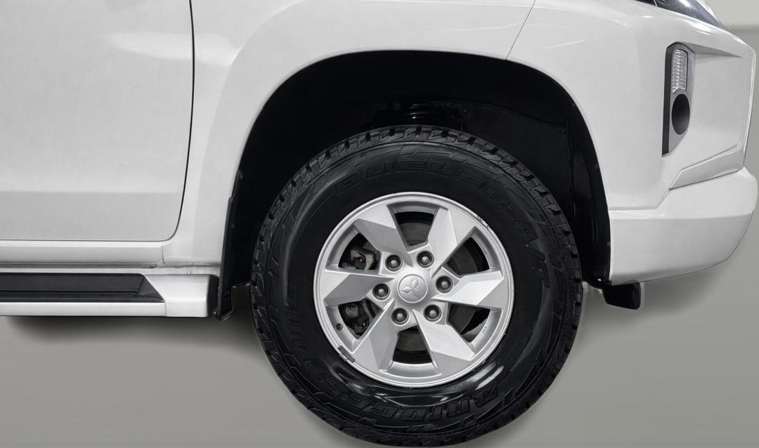 2022 Mitsubishi Triton Glx+ (4x4), Automatic, 60570 km, Right Front Wheel