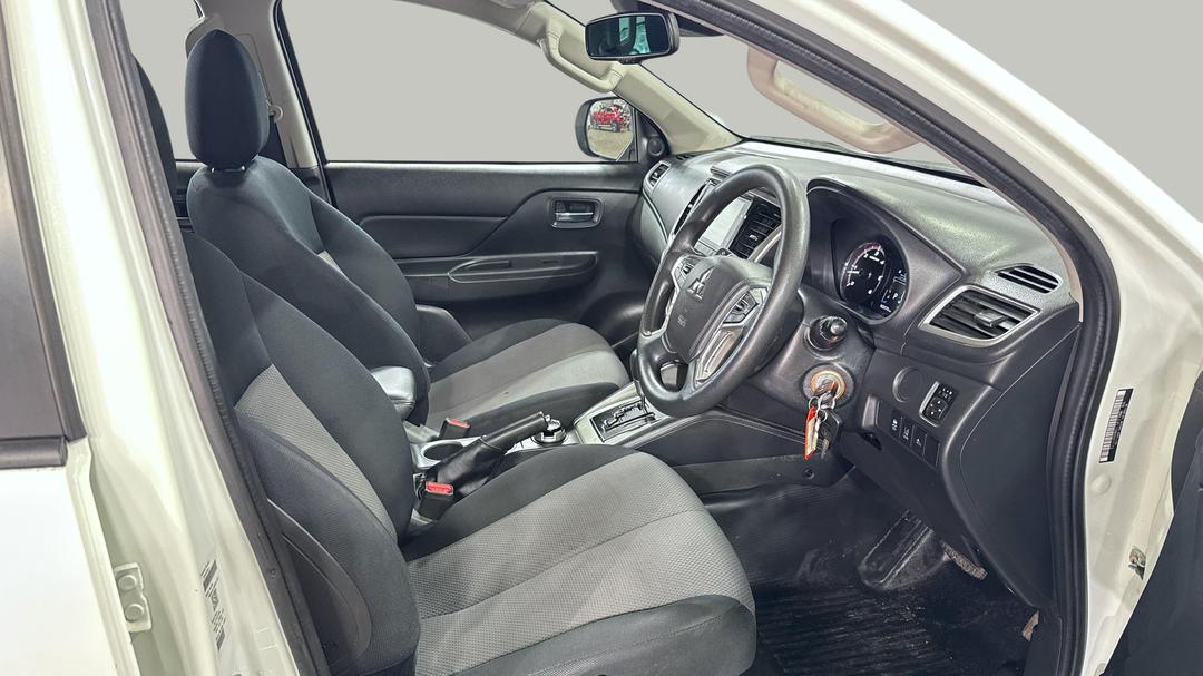2022 Mitsubishi Triton Glx+ (4x4), Automatic, 60570 km, Right Side Front Door Cabin View