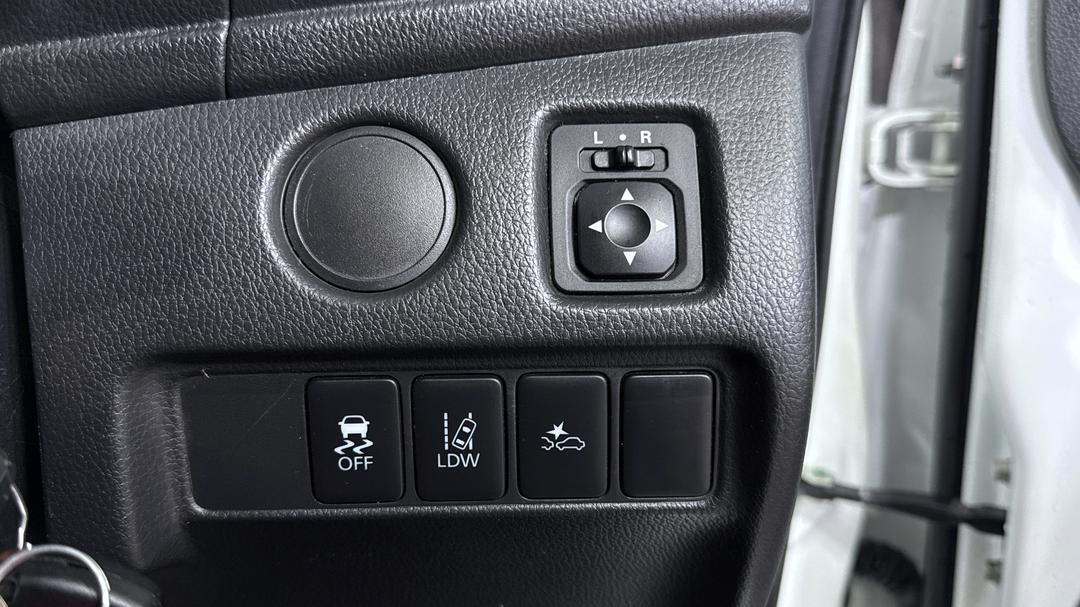 2022 Mitsubishi Triton Glx+ (4x4), Automatic, 60570 km, Utility Switches/Buttons
