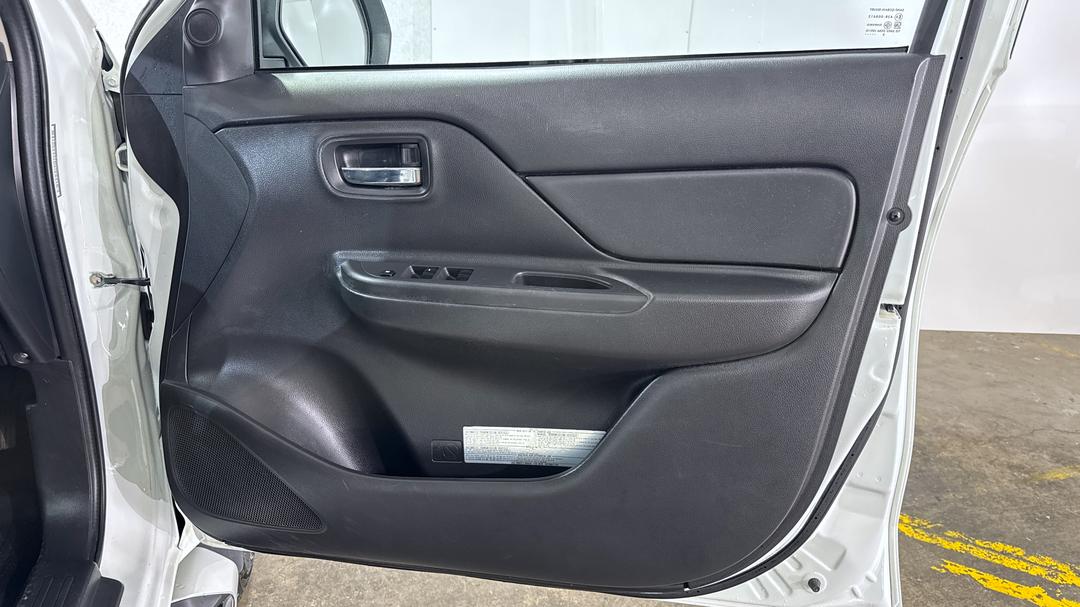 2022 Mitsubishi Triton Glx+ (4x4), Automatic, 60570 km, Speaker View