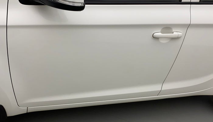 2013 Hyundai i20 MAGNA (O) 1.2, Petrol, Manual, 76,374 km, Front passenger door - Minor scratches