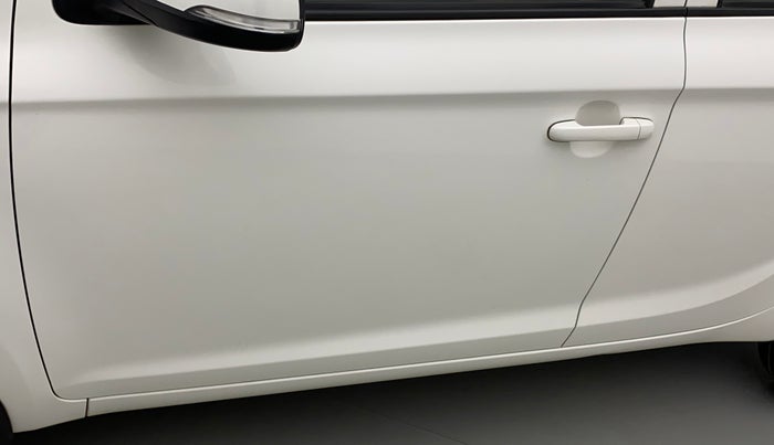 2013 Hyundai i20 MAGNA (O) 1.2, Petrol, Manual, 76,374 km, Front passenger door - Slight discoloration