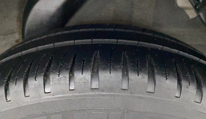2013 Hyundai i20 MAGNA (O) 1.2, Petrol, Manual, 76,374 km, Left Rear Tyre Tread
