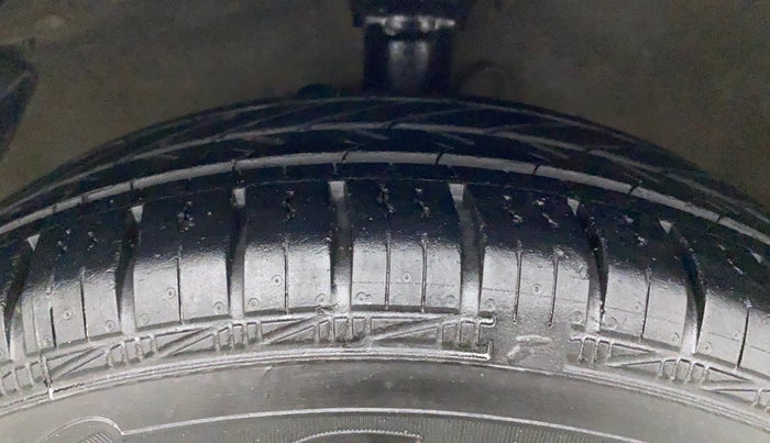 2013 Hyundai i20 MAGNA (O) 1.2, Petrol, Manual, 76,374 km, Left Front Tyre Tread