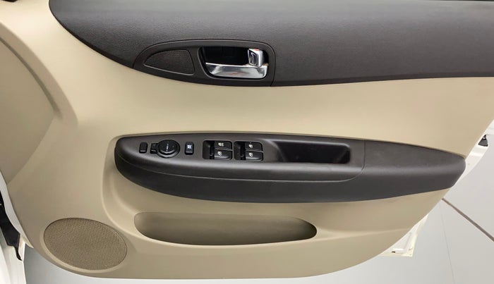 2013 Hyundai i20 MAGNA (O) 1.2, Petrol, Manual, 76,374 km, Driver Side Door Panels Control