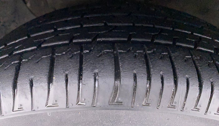 2015 Hyundai Creta 1.6 SX PLUS PETROL, Petrol, Manual, 84,141 km, Left Front Tyre Tread