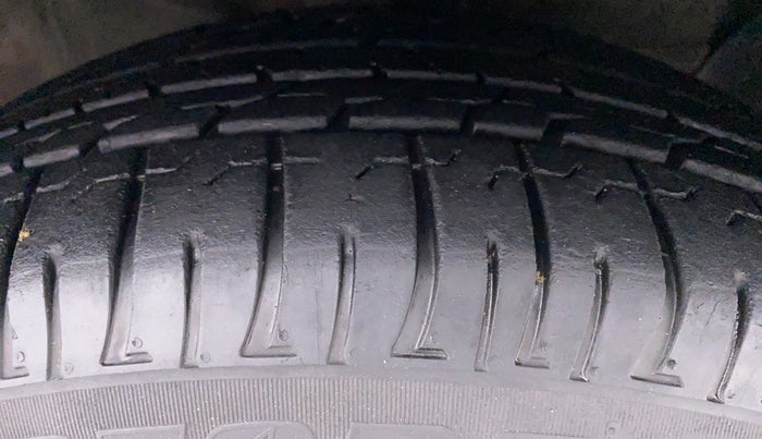 2015 Hyundai Creta 1.6 SX PLUS PETROL, Petrol, Manual, 84,141 km, Right Front Tyre Tread