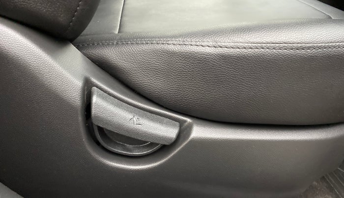2019 Hyundai Grand i10 SPORTZ 1.2 KAPPA VTVT, Petrol, Manual, 3,309 km, Driver Side Adjustment Panel