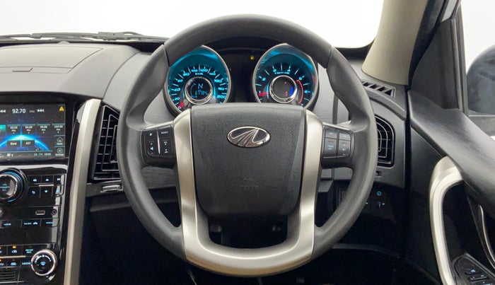 2018 Mahindra XUV500 W7 FWD, Diesel, Manual, 68,134 km, Steering Wheel Close Up